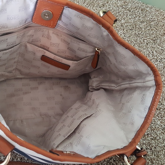 SOLD Michael Kors Navy And White Handbag - Picture 7 of 8